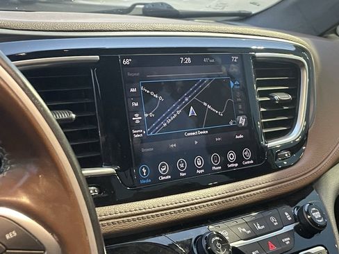 Used 2020 Chrysler Pacifica Limited w/ Tire & Wheel Group image 10