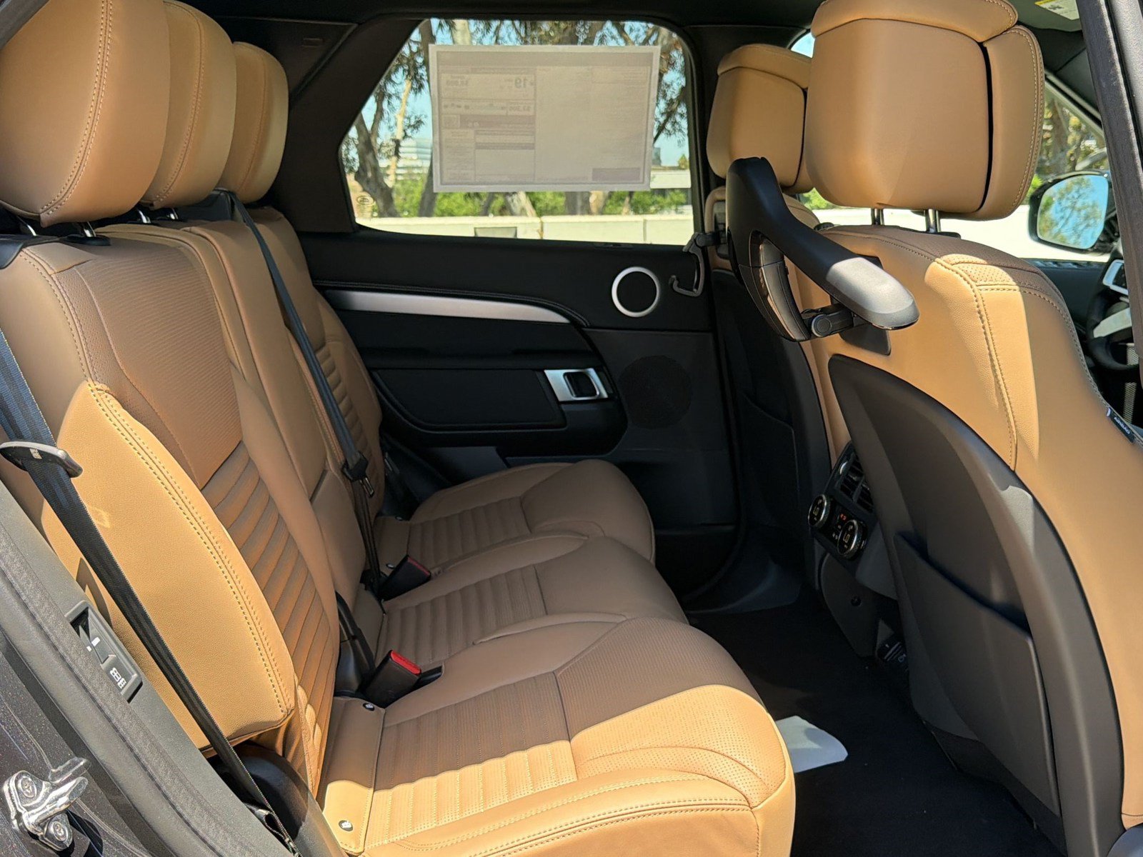 New 2026 Land Rover Discovery Limited Edition AWD/4WD image 31