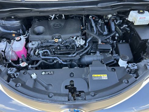 Certified 2025 Toyota Sienna XLE FWD image 9