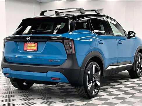 New 2025 Nissan Kicks SR w/ SR Premium Package image 17