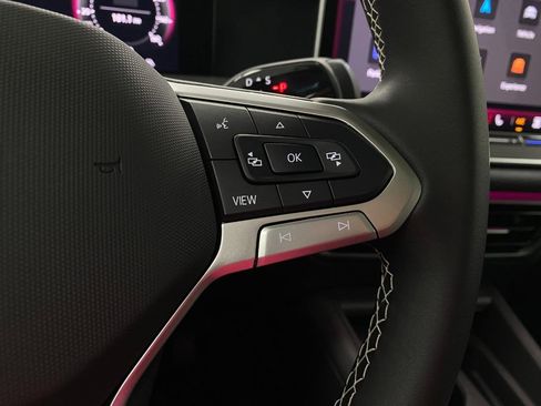 New 2025 Volkswagen Tiguan SE image 17