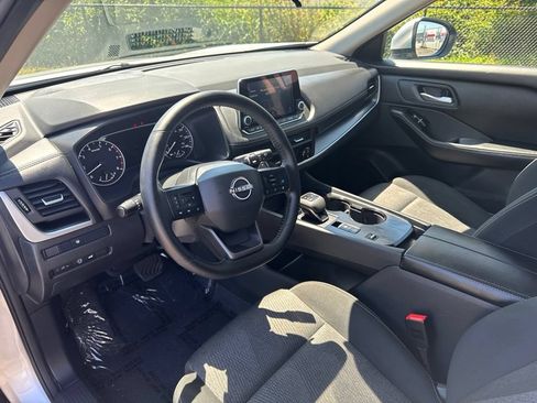 Used 2025 Nissan Rogue SV FWD image 8