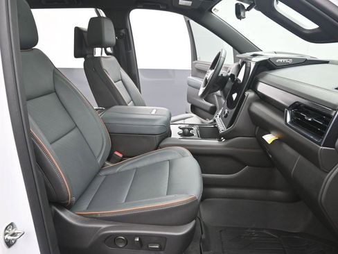 Used 2025 GMC Yukon XL AT4 w/ AT4 Premium Plus Package image 27