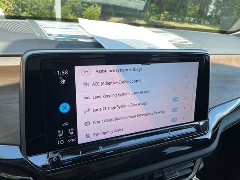 Used 2026 Volkswagen Atlas SE w/ Panoramic Sunroof Package FWD image 17