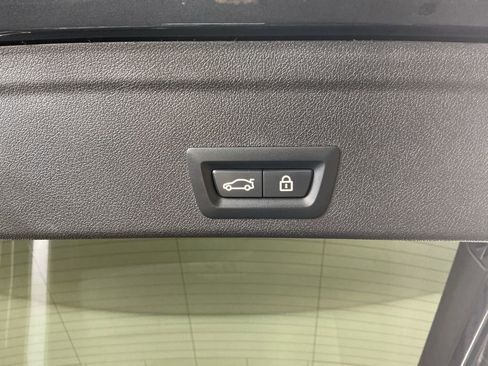 Used 2022 BMW X6 xDrive40i w/ Executive Package image 30