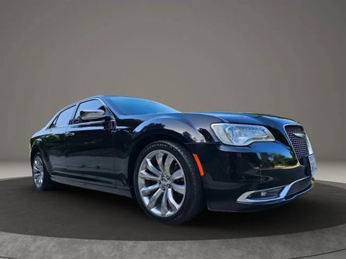 Used 2018 Chrysler 300 Limited image 14