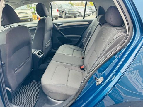 Used 2016 Volkswagen Golf S image 41