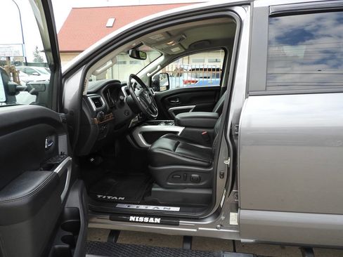 Used 2018 Nissan Titan SL w/ Chrome Package image 16