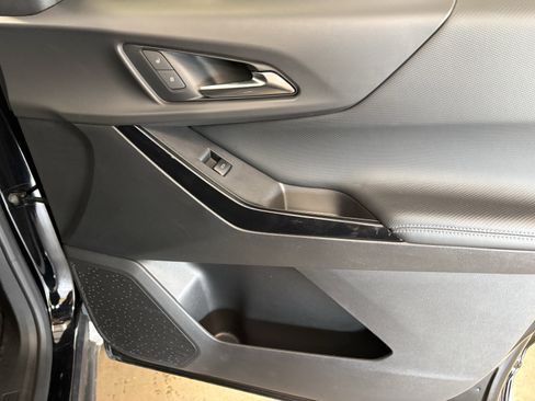 Used 2025 Chevrolet Equinox LT w/ Convenience Package II FWD image 36