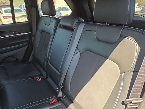 Used 2024 Jeep Grand Cherokee Trailhawk image 16