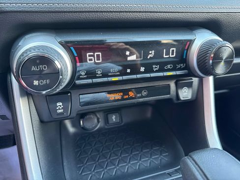 Used 2021 Toyota RAV4 XLE AWD/4WD image 26