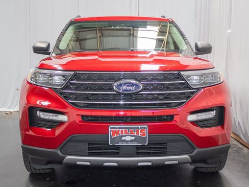 Used 2023 Ford Explorer XLT w/ Equipment Group 202A AWD/4WD image 2
