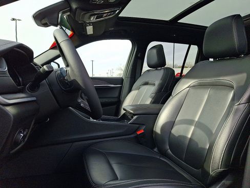 Certified 2025 Jeep Grand Cherokee Limited image 13