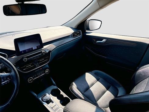 Used 2020 Ford Escape Titanium image 25