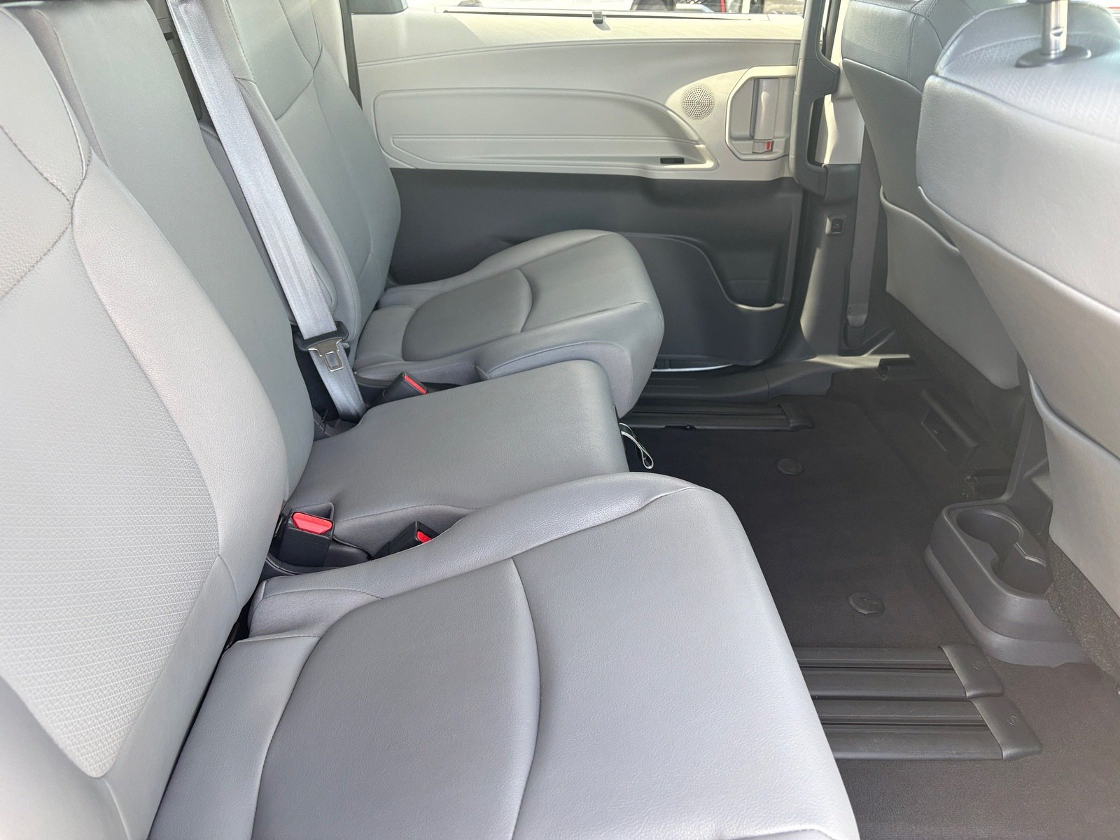 Used 2023 Toyota Sienna XLE FWD image 12