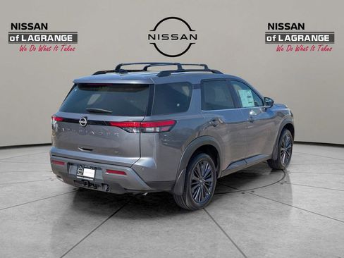 New 2026 Nissan Pathfinder SL FWD image 5