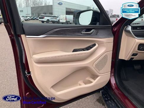 Used 2024 Jeep Grand Cherokee Limited w/ Luxury Tech Group II AWD/4WD image 17