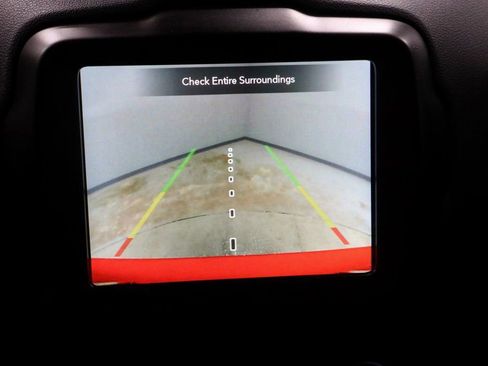 Used 2023 Jeep Renegade Latitude image 2