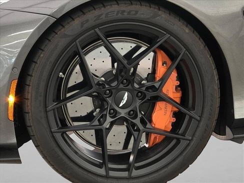 Used 2025 Aston Martin Vanquish RWD image 9