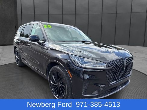 Used 2025 Lincoln Aviator Reserve w/ Equipment Group 201A AWD/4WD image 3