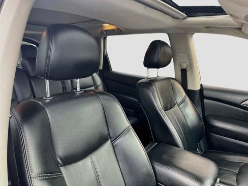 Used 2020 Nissan Pathfinder Platinum FWD image 30