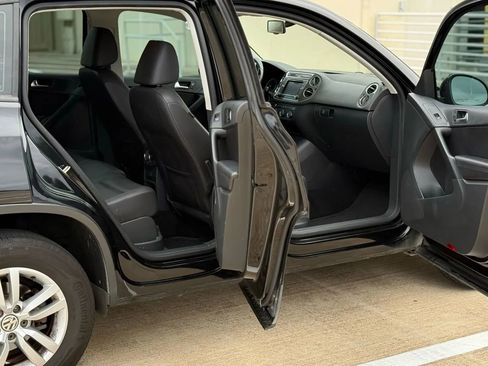 Used 2017 Volkswagen Tiguan S image 19