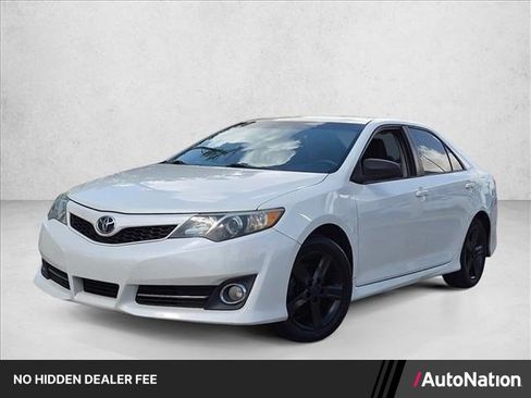 Used 2014 Toyota Camry SE FWD image 1