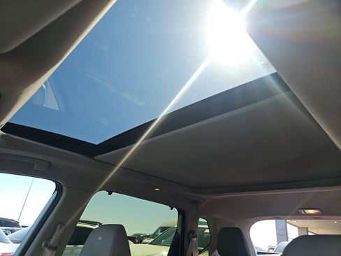 Used 2025 Nissan Rogue SL w/ Tech Package FWD image 5