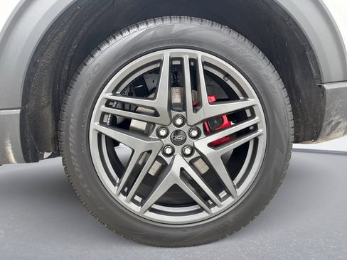 Used 2025 Ford Explorer ST-Line w/ ST-Line Street Pack image 12