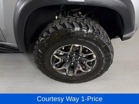 Used 2023 Chevrolet Colorado ZR2 w/ ZR2 Convenience Package III AWD/4WD image 13