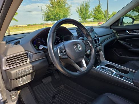 Used 2021 Honda Accord Touring image 2