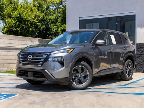 Used 2024 Nissan Rogue SV AWD/4WD image 6