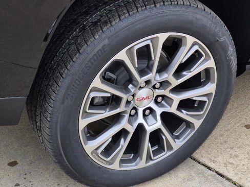 New 2026 GMC Yukon Denali w/ Sun & Power Step Package image 5