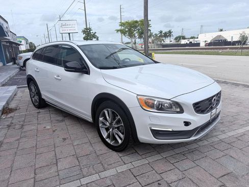 Used 2015 Volvo V60 T5 Cross Country Platinum image 3