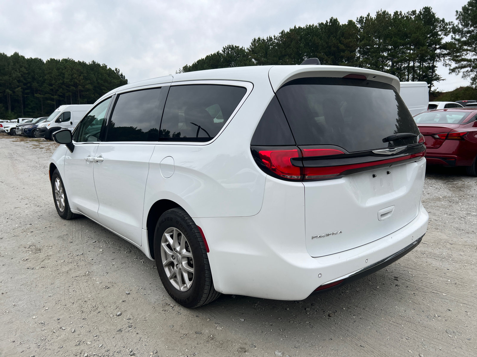 Used 2024 Chrysler Pacifica Touring-L FWD image 10