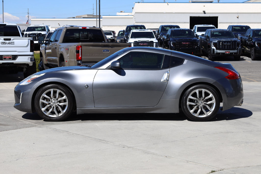 Used 2013 Nissan 370Z Touring RWD image 3