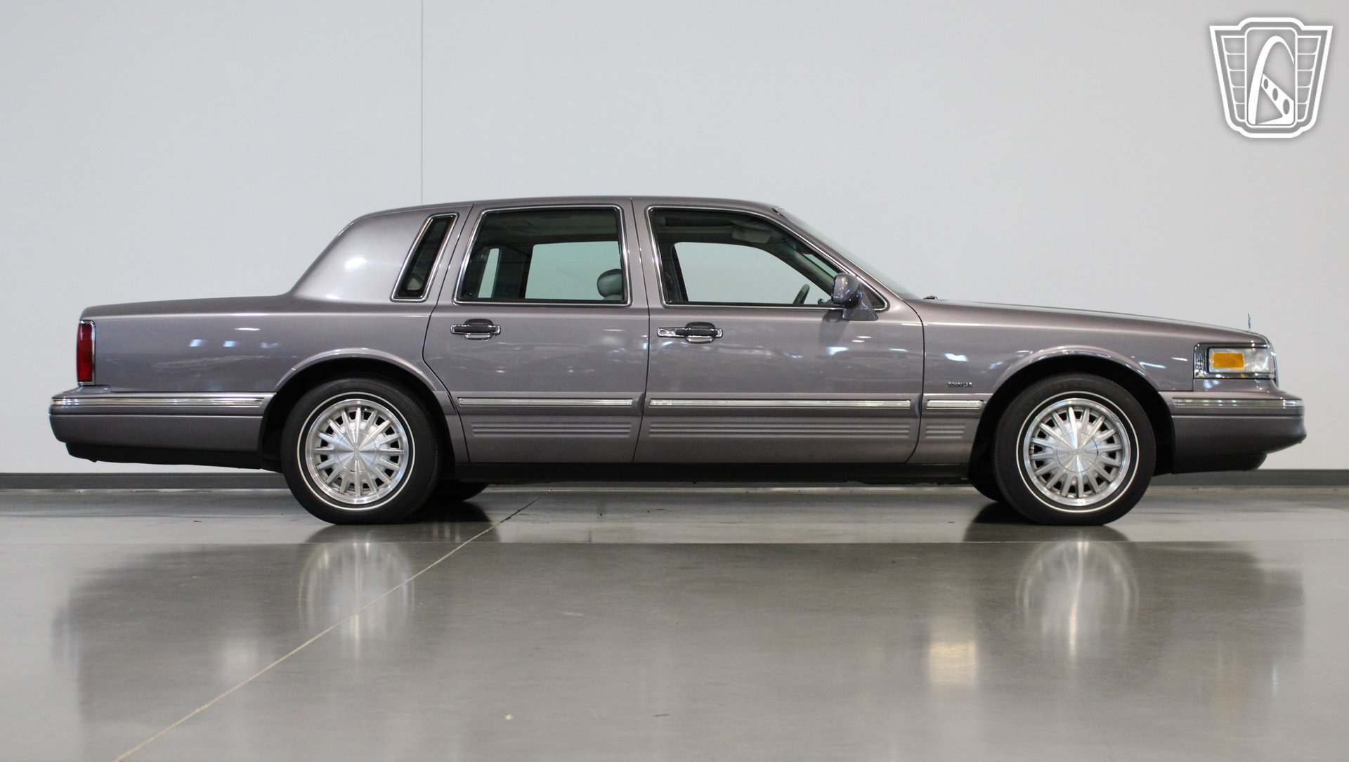 Used 1996 Lincoln Town Car Signature RWD image 32