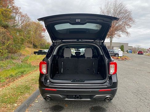 Certified 2022 Ford Explorer XLT w/ Equipment Group 202A image 9