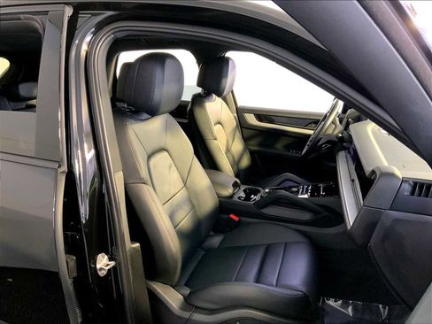 Certified 2024 Porsche Cayenne AWD/4WD image 18