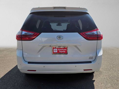 Used 2020 Toyota Sienna XLE w/ XLE Navigation Package AWD/4WD image 5
