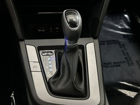 Used 2018 Hyundai Elantra SE image 28