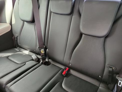 Used 2022 Kia Carnival LX FWD image 16
