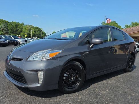 Used 2014 Toyota Prius Two FWD image 1
