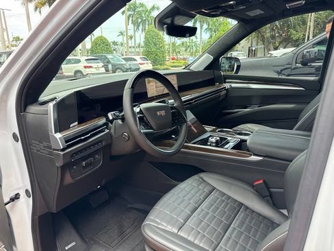Used 2026 Cadillac Escalade Platinum Sport w/ LPO, ONYX Package AWD/4WD image 5