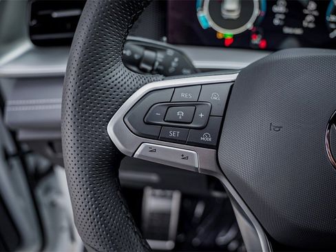 New 2026 Volkswagen Tiguan SE R-Line image 16