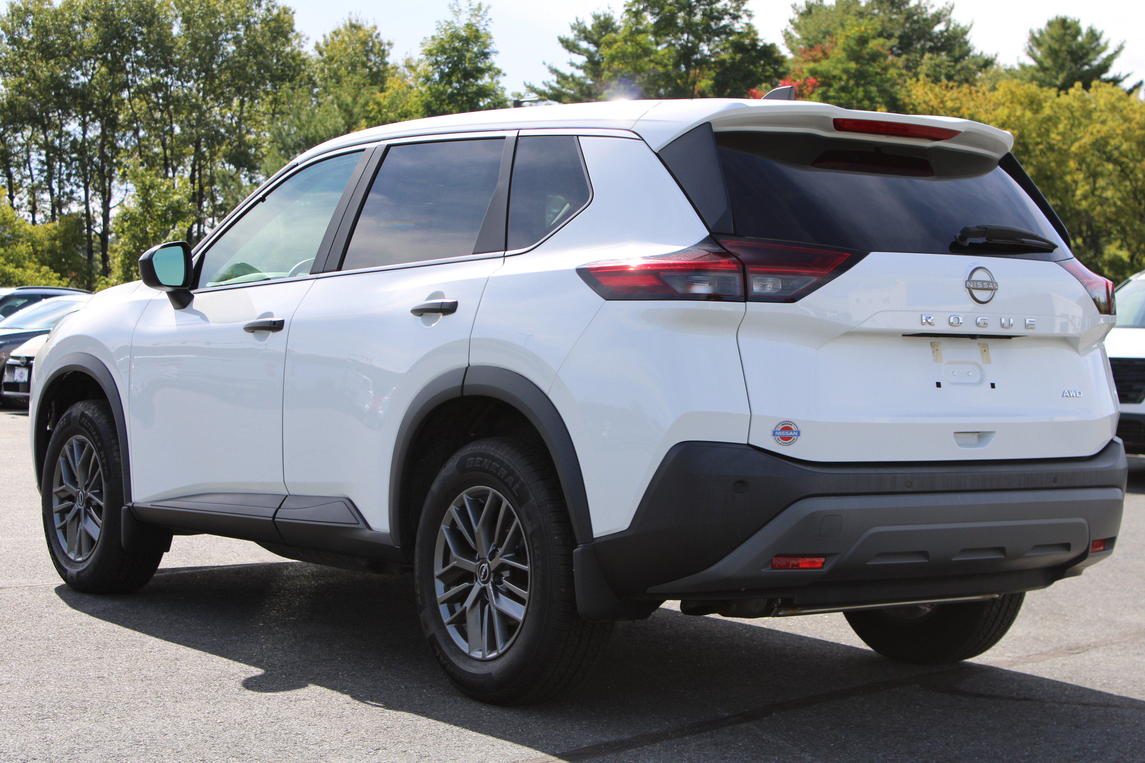 Used 2023 Nissan Rogue S AWD/4WD image 9
