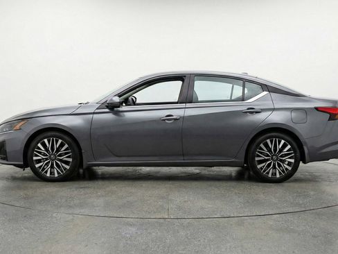 Used 2025 Nissan Altima 2.5 SV FWD image 4