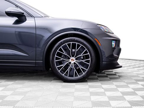Certified 2024 Porsche Macan 4 Electric image 28