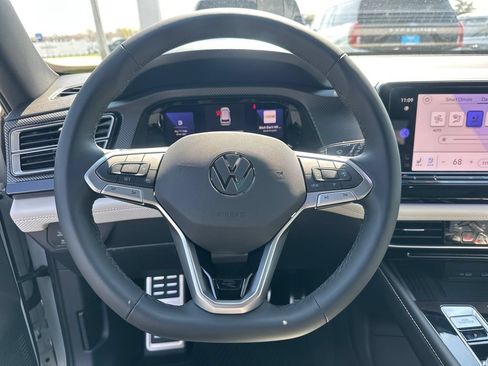 Used 2026 Volkswagen Atlas Cross Sport SEL Premium R-Line AWD/4WD image 18