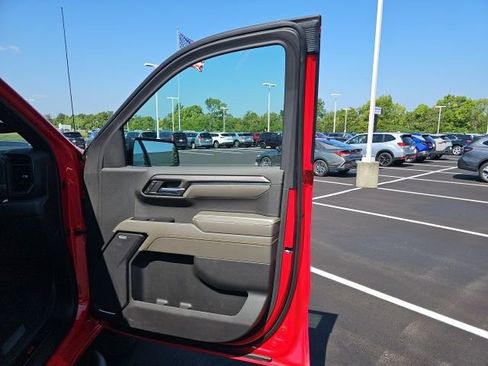 Used 2023 Chevrolet Silverado 1500 ZR2 w/ Technology Package image 28